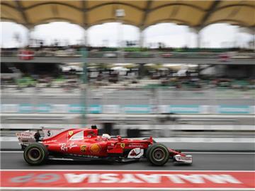 Im freien Training war Sebastian Vettel mehr als 1,4 Sekunden schneller als Rivale Lewis Hamilton. Foto: Vincent Thian