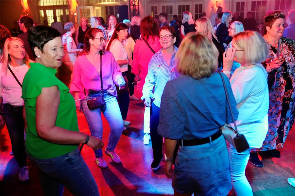 Tanz in den Mai 2025 in Schwerte: Die schönsten Fotos Viele Schwerterinnen und Schwerter feierten im Freischütz in den Mai 2025.