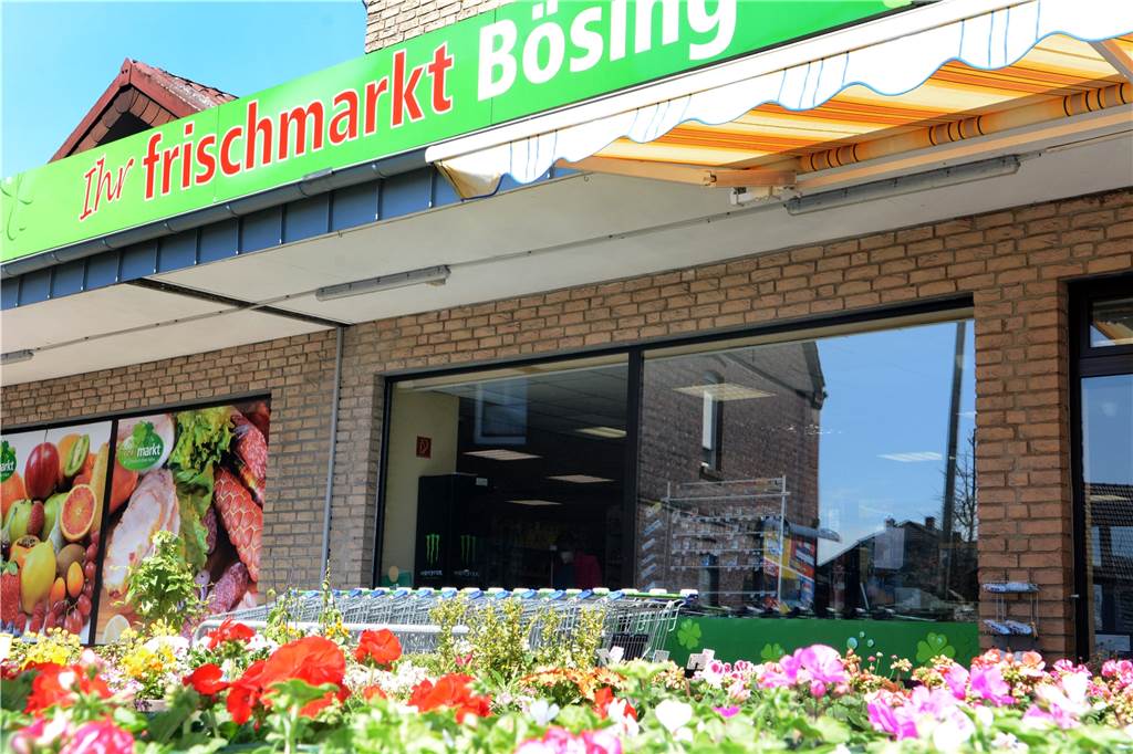 Maske ab oder auf? Darauf müssen sich die Halterner beim Einkaufen einstellen Im Frischmarkt Bösing werden die Kunden gebeten, freiwillig Maske zu tragen.