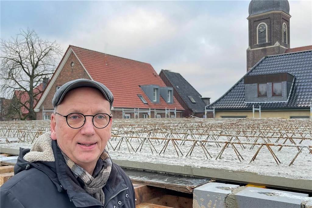 Ehemaliges Haus Westermann: Politik sorgt sich um Verkehrssicherheit Im Frühjahr 2023 hat Thomas Buhl über die Baustelle in Nordkirchen geführt.