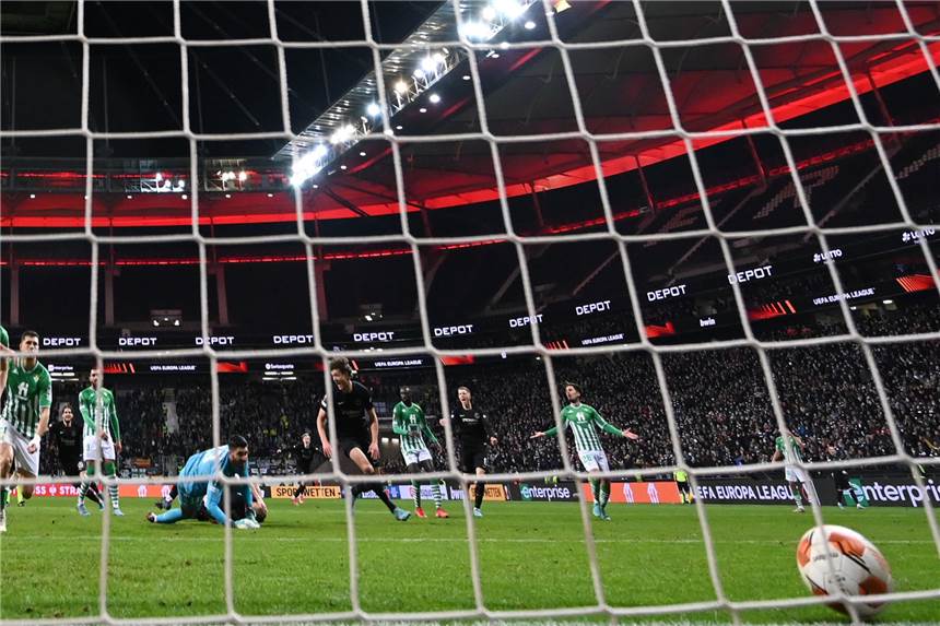 Neue Corona-Regeln für den Sport in NRW: Keine Einschränkungen für ungeimpfte Fußballer Im Fußball gibt es in NRW keine Einschränkungen mehr für Ungeimpfte.