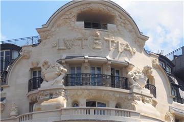 Im Grandhotel „Lutetia“ in Paris waren bereits zahlreiche Promis einquartiert. Nach jahrelangem Umbau öffnet die Luxusherberge nun wieder ihre Pforten. Foto: Christian Böhmer
