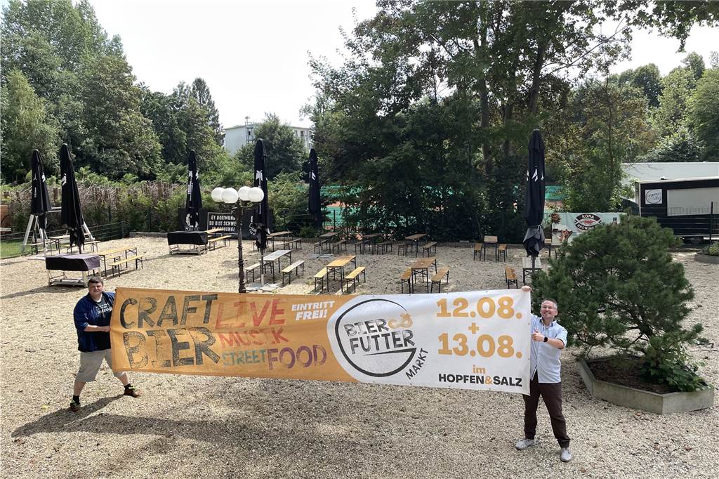 Neues Format: Veranstalter stoßen auf NRWs größte Biertheke an Im großen Biergarten von "Hopfen und Salz" findet das erste Bier- und Streetfood-Festival mit Live-Bands statt.
