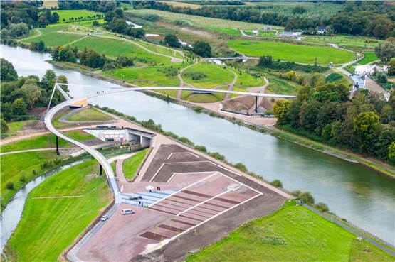 Neue Brücke quert Emscher und Kanal: „Symbol des Wandels“