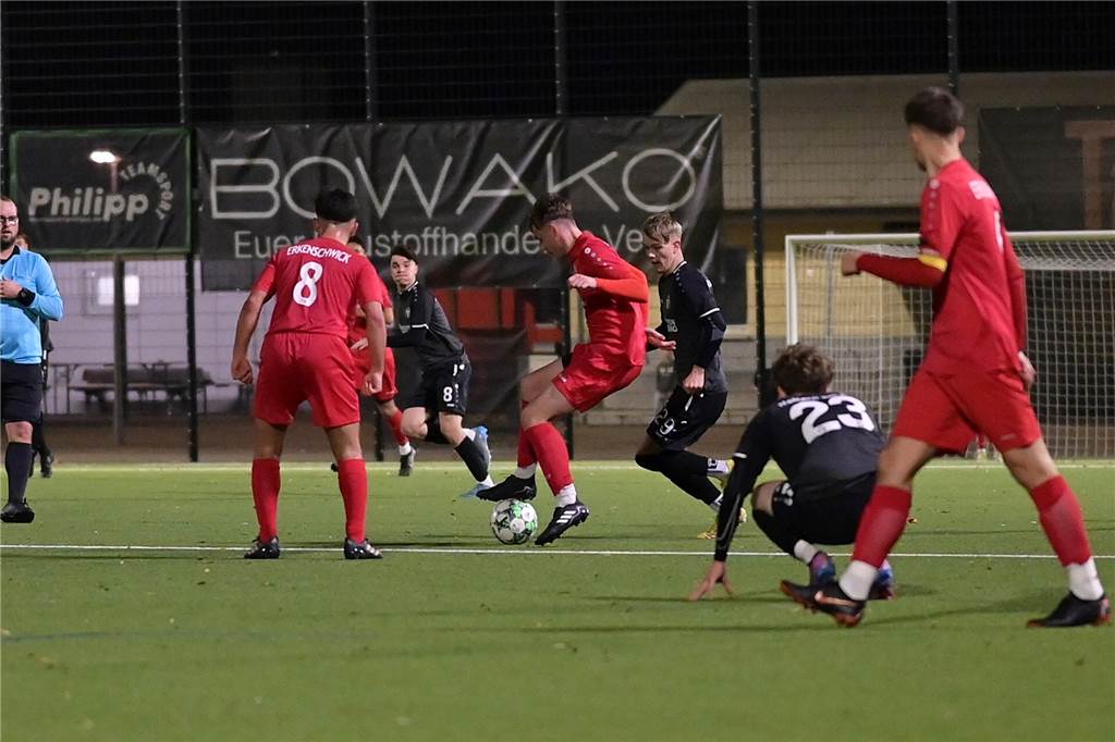 Spvgg. Erkenschwick unterliegt gegen TuS Haltern: Die besten Bilder vom Pokal-Halbfinale Im Halbfinale des Kreispokals standen sich die A-Junioren von Spvgg. Erkenschwick und TuS Haltern auf der Jule-Ludorf-Sportanlage gegenüber. Der Gast setzte sich etwas zu deutlich mit 4:0 durch und zog ins Endspiel ein.