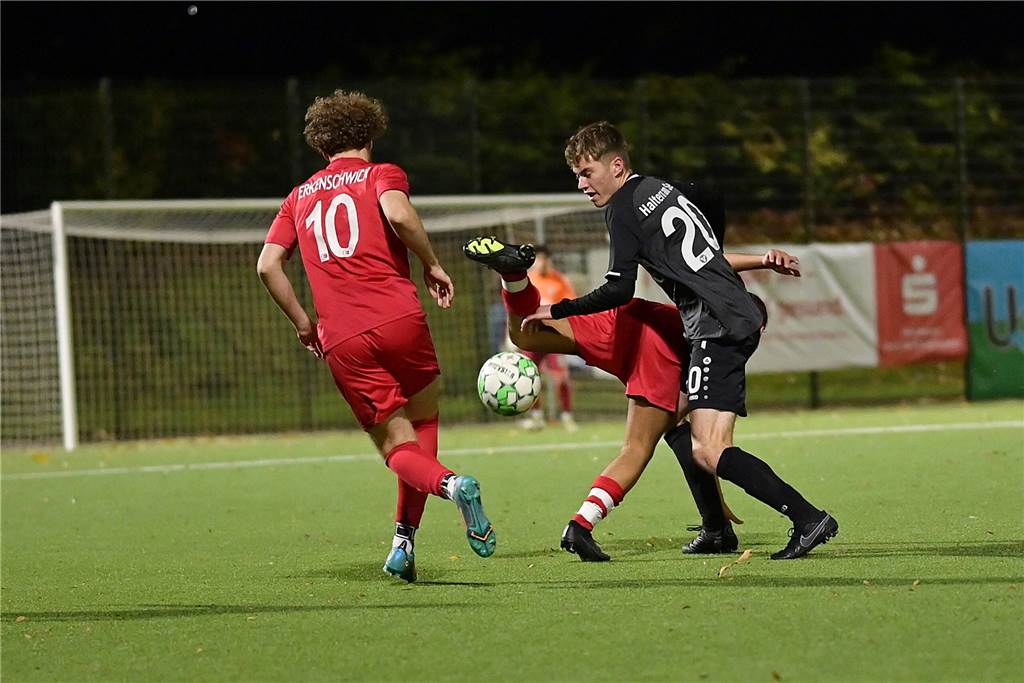 Spvgg. Erkenschwick unterliegt gegen TuS Haltern: Die besten Bilder vom Pokal-Halbfinale Im Halbfinale des Kreispokals standen sich die A-Junioren von Spvgg. Erkenschwick und TuS Haltern auf der Jule-Ludorf-Sportanlage gegenüber. Der Gast setzte sich etwas zu deutlich mit 4:0 durch und zog ins Endspiel ein.