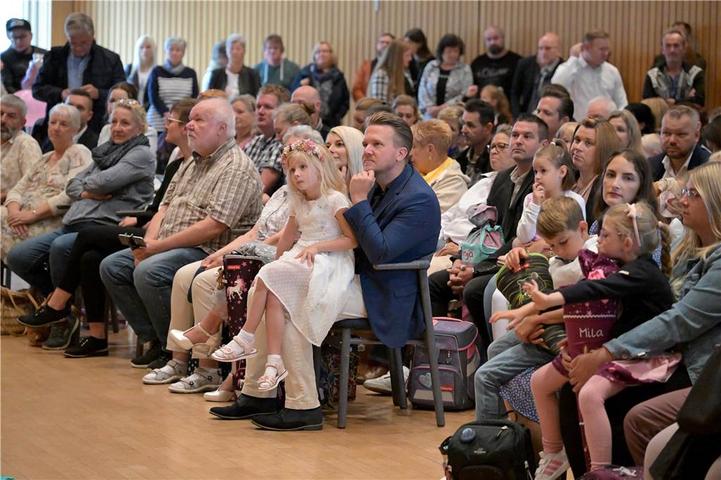 Im Hansesaal feierte die Lüner Leoschule die Einschulung von 70 neuen i-Dötzchen