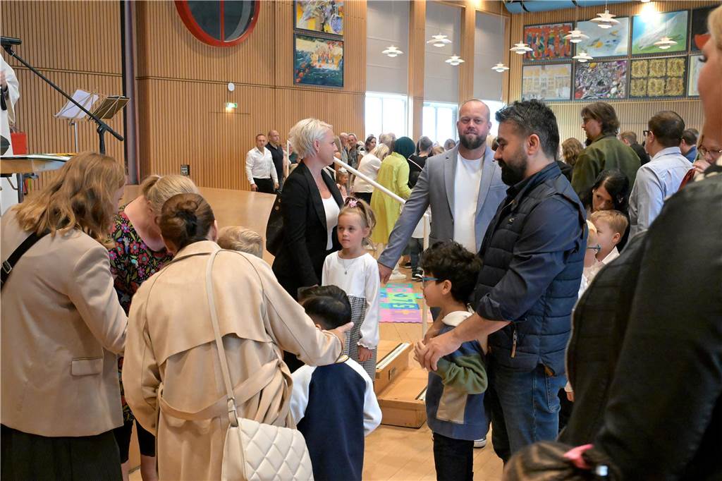 Im Hansesaal feierte die Lüner Leoschule die Einschulung von 70 neuen i-Dötzchen