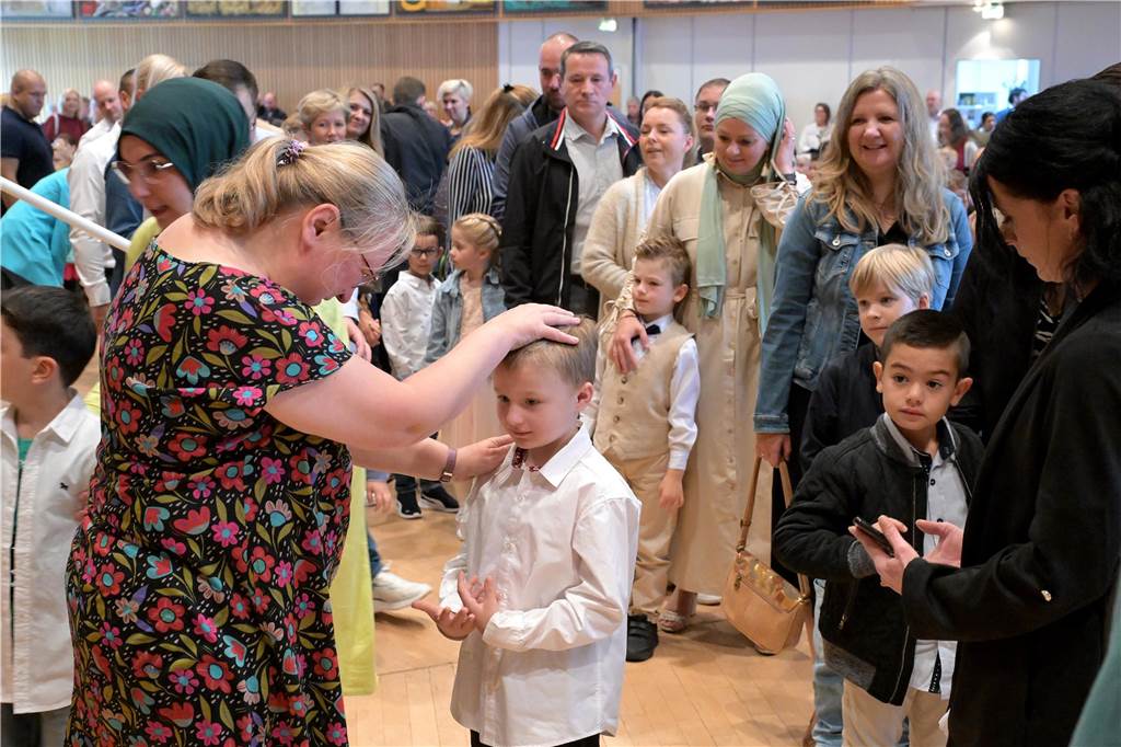Im Hansesaal feierte die Lüner Leoschule die Einschulung von 70 neuen i-Dötzchen