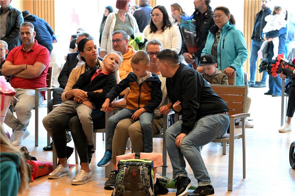 Im Hansesaal feierte die Lüner Leoschule die Einschulung von 70 neuen i-Dötzchen