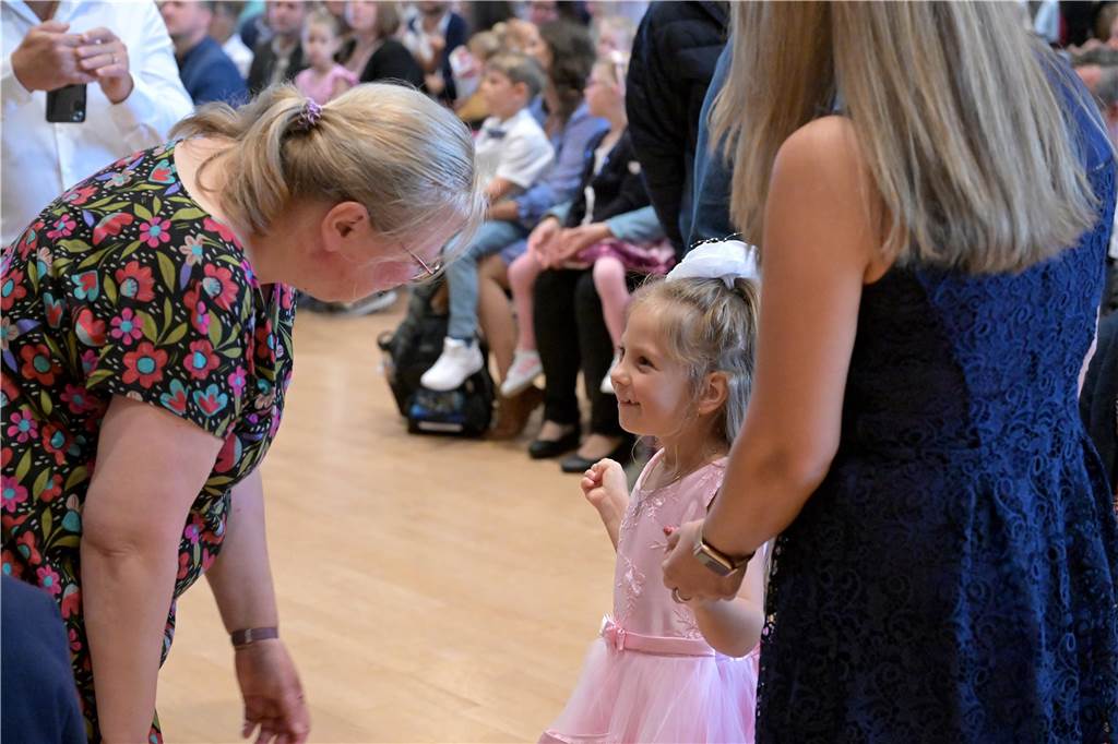 Im Hansesaal feierte die Lüner Leoschule die Einschulung von 70 neuen i-Dötzchen