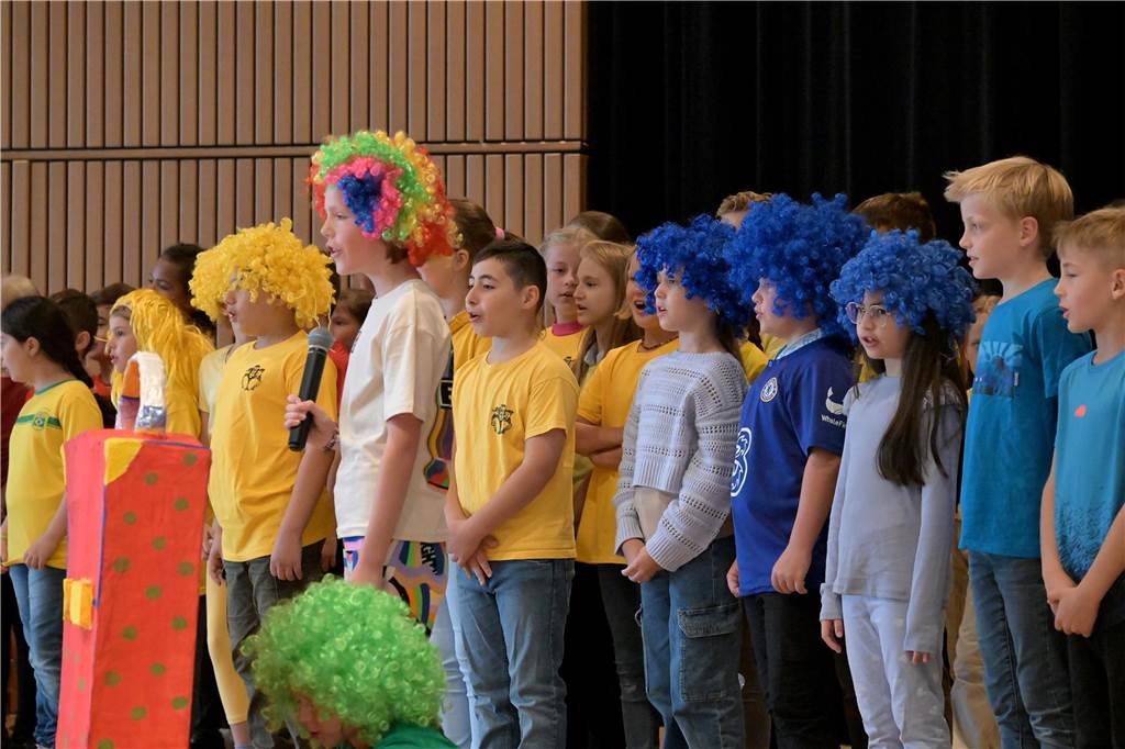 Im Hansesaal feierte die Lüner Leoschule die Einschulung von 70 neuen i-Dötzchen