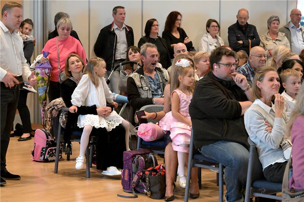 Im Hansesaal feierte die Lüner Leoschule die Einschulung von 70 neuen i-Dötzchen