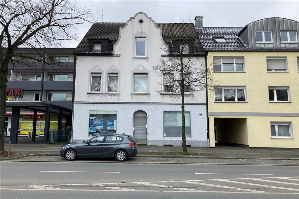 Scheiben am Marler AfD-Büro eingeworfen Blick auf das Haus an der Bergstraße in Marl, in dem die Geschäftsstelle der AfD untergebracht ist,