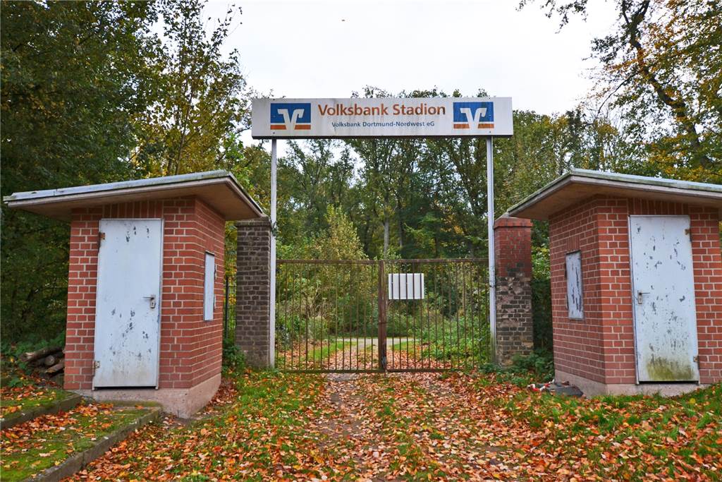 Mengeder Volksbank-Stadion wird 2023 noch nicht saniert Eingangsbreich und Kassenhäuschen des Volksbank-Stadions.