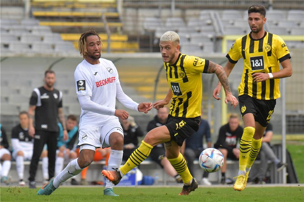 BVB-U23 verpflichtet neuen Stürmer: Cyrill Akono wechselt vom SC Verl zu Borussia Dortmund Ciryll Akono im Spiel gegen die BVB-U23
