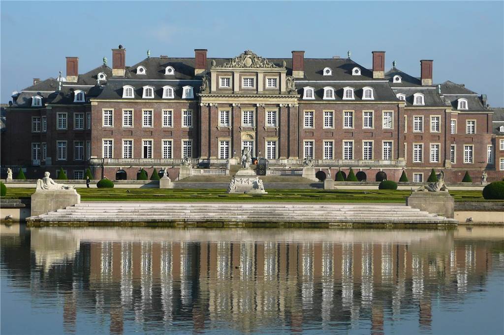 Im Hinterhof des Schlosses Nordkirchen befindet sich das Hochzeitstürmchen, wo die Paare getraut werden.