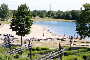 Im Horstmarer Seepark gilt weiterhin: Hinsetzen oder -legen bleibt verboten.