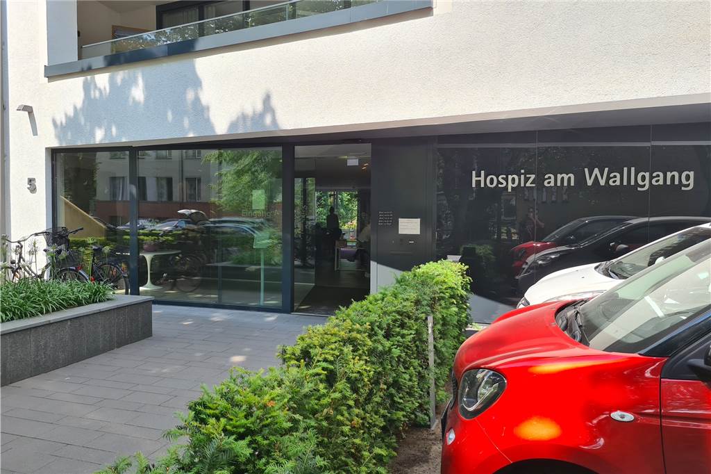 Im Hospiz am Wallgang verbringen todkranke Menschen die letzten Tage, Wochen oder Monate ihres Lebens und werden dabei von Pflegepersonal betreut.