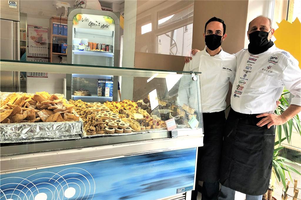 Sizilianisches Streetfood in Dortmund: „Alle sollen unser Essen lieben“ Im „Il Siciliano“ hat man die Qual der Wahl: Die Auslagen sind üppig mit süßen und herzhaften Spezialitäten gefüllt.