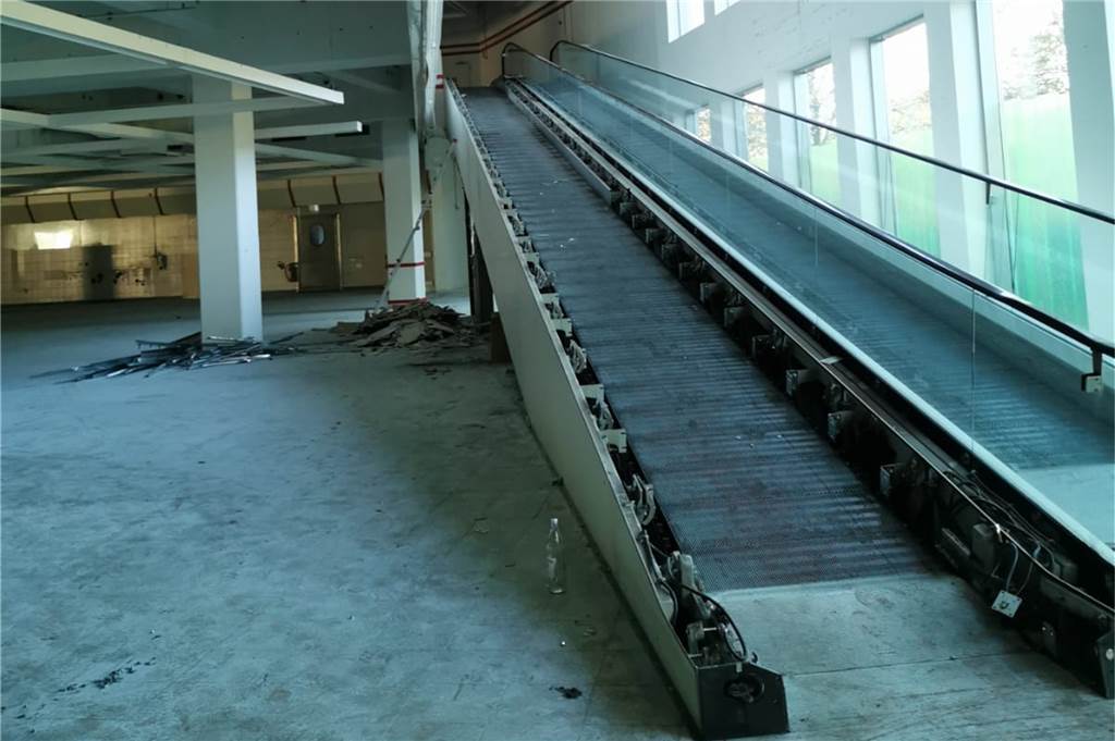 Altes „Toom“-Gebäude: Eröffnungstermin für Netto und Action steht fest Im Inneren des ehemaligen "Toom"-Gebäudes haben die ersten Abrissarbeiten begonnen.