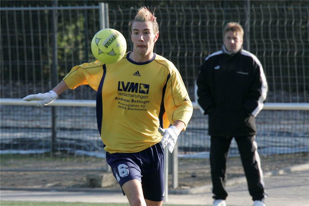 2006: Spvg Schwerin startet bis Westfalenliga durch - Klub feuert Erfolgstrainer, Polizei kam Im Jahr 2006 gehörte Marcel Struckmeyer jenem A-Junioren-Team der Spvg Schwerin an, das den Aufstieg in die Landesliga schaffte.