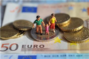 Im Jahr 2017 haben insgesamt sieben Prozent mehr Menschen Eltergeld bezogen als im Jahr 2016. Foto: Andreas Gebert/Symbolbild