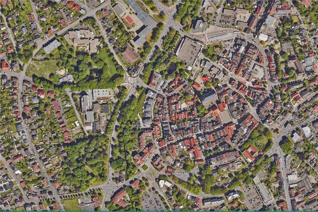 Im Jahr 2020 fällt eine Entscheidung, die erst fünf Jahre später sichtbar werden wird im Stadtbild: Die 1999 errichtete Sakristei aus Stahl und Plexiglas wird abgebaut. An ihre Stelle wird ein dezenterer, niedrigerer Neubau treten. 