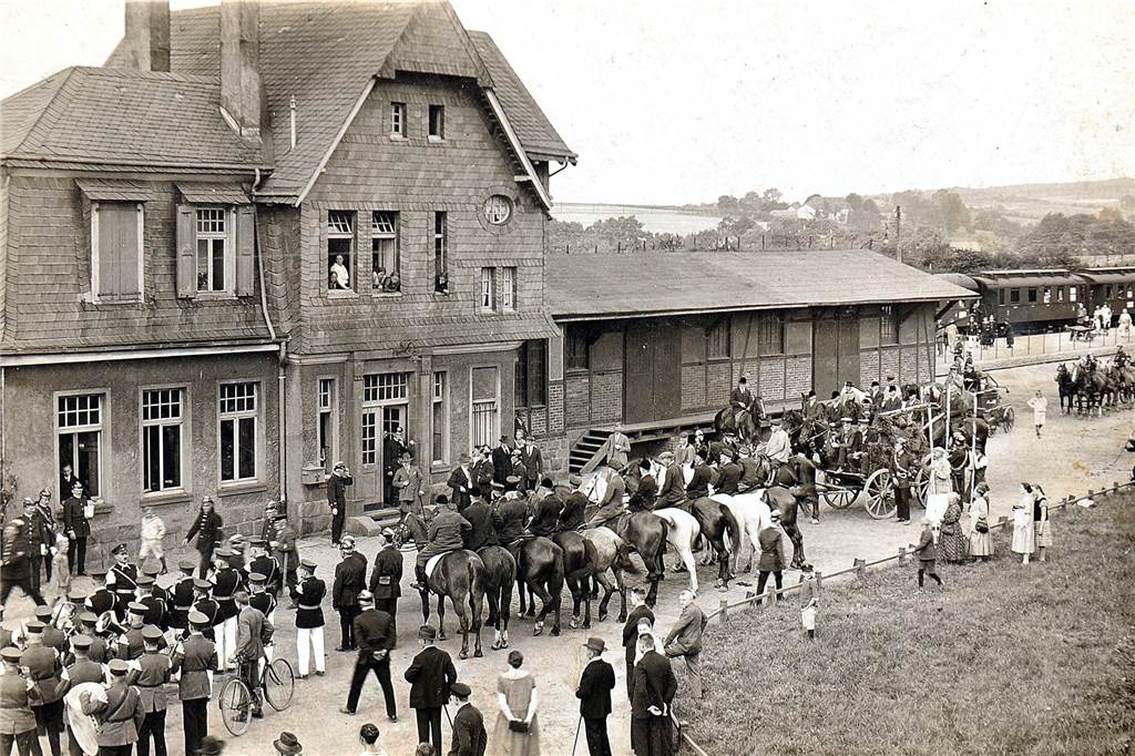 Ergste: Autobahn-Anschluss ist für den grünen Ortsteil Fluch und Segen zugleich Im Jahre 1910 erhielt Ergste seinen Bahnhof mit der Eröffnung der Strecke Schwerte-Iserlohn.