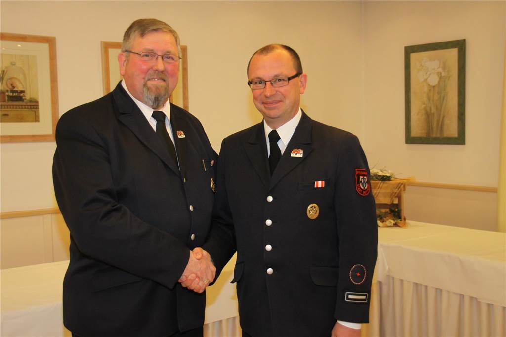 Alfred Schmitz: Sein Leben hat er der Freiwilligen Feuerwehr gewidmet Im Januar 2014 übergab Alfred Schmitz das Amt des Ortswehrführers an Dieter Heidermann.