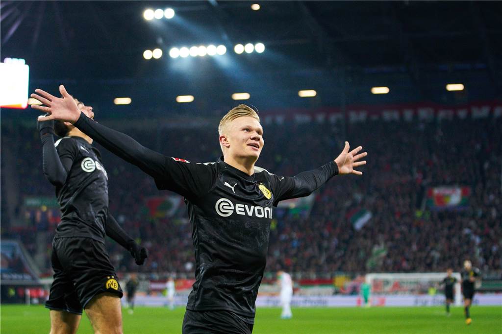 BVB-Momente 2020: Derbysieg ohne Jubel, ein Rest Normalität und immer wieder Haaland Im Januar schoss Erling Haaland bei seinem Debüt den BVB fast im Alleingang zum Sieg gegen den FC Augsburg.
