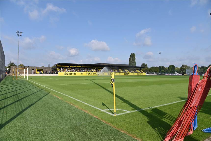 Positiver Corona-Test beim VfL Bochum: BVB-Spiel steht auf der Kippe Im Jugendstadion in Brackel steigt am Freitag die digitale Saisoneröffnung des BVB.
