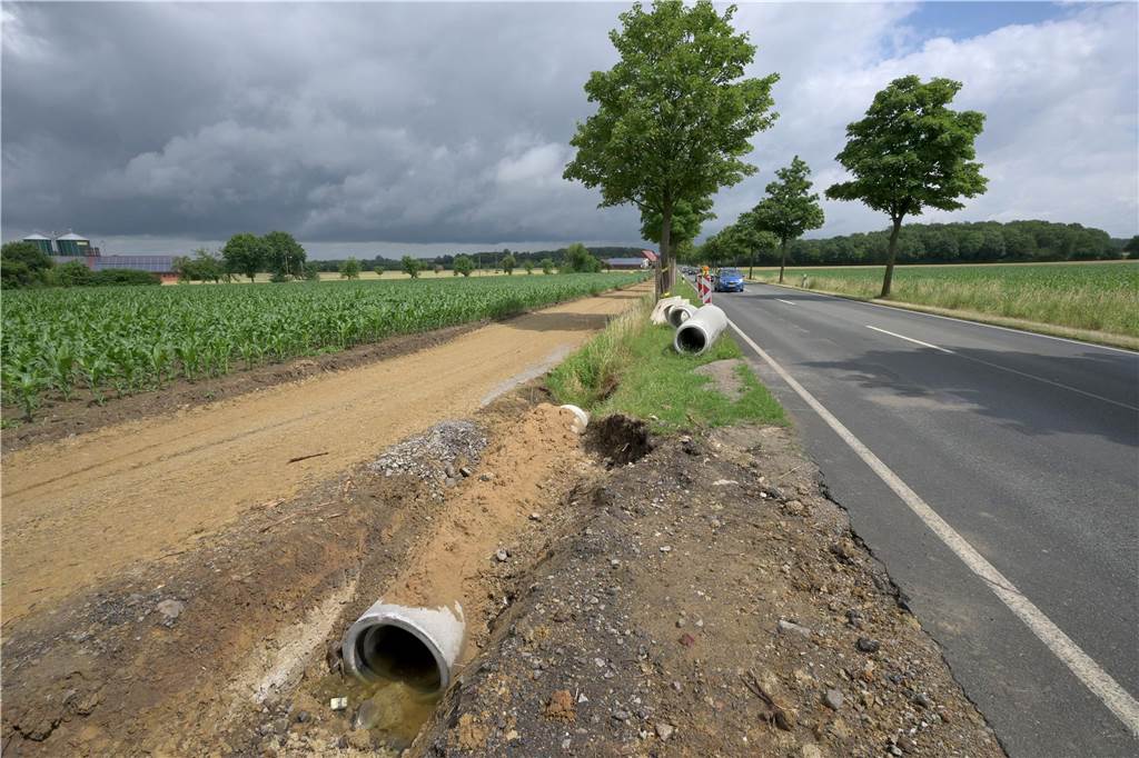 „Gefährliches Stückwerk“ beim Radweg an der K2? Bauarbeiten am Radweg neben der Kreisstraße im Sommer