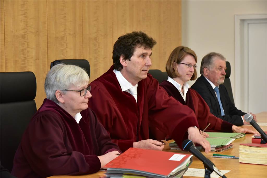 Höchste Instanz verhandelt Donnerstag in Leipzig über das Lüner Trianel-Kraftwerk Im Juni 2016 wies der 8. Senat das OVG Münster unter Vorsitz von Prof. Max-Jürgen Seibert (2.v.l.) die Klage der Umweltschützer ab.