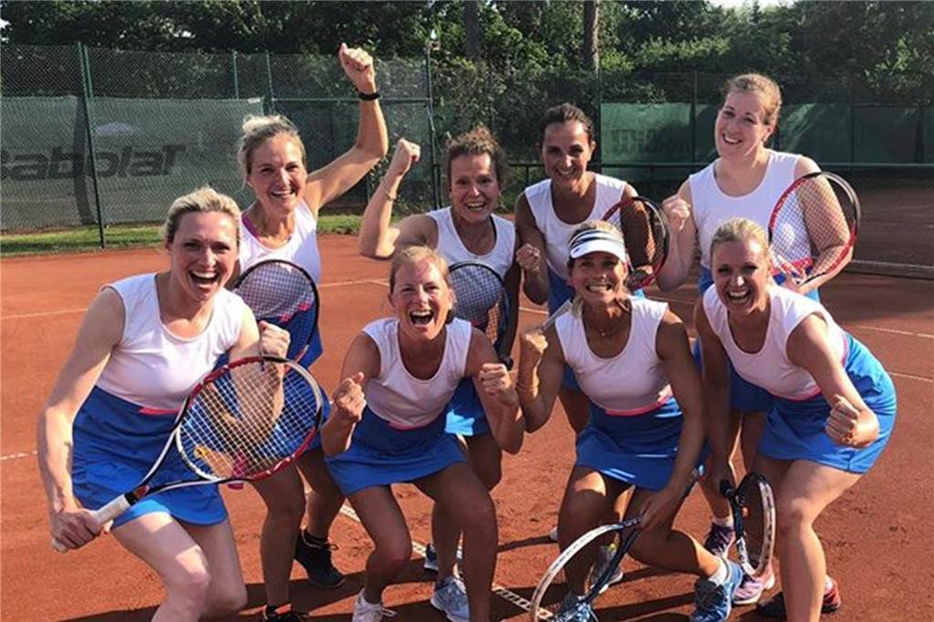 Damen 30 aus Stadtlohn freuen sich auf das Abenteuer Regionalliga – mit neuer Nummer eins Im Juni 2019 verdienten sich die Damen 30 im letzten Heimspiel den Titel in der Westfalenliga - verbunden mit dem erstmaligen Aufstieg in die Regionalliga.