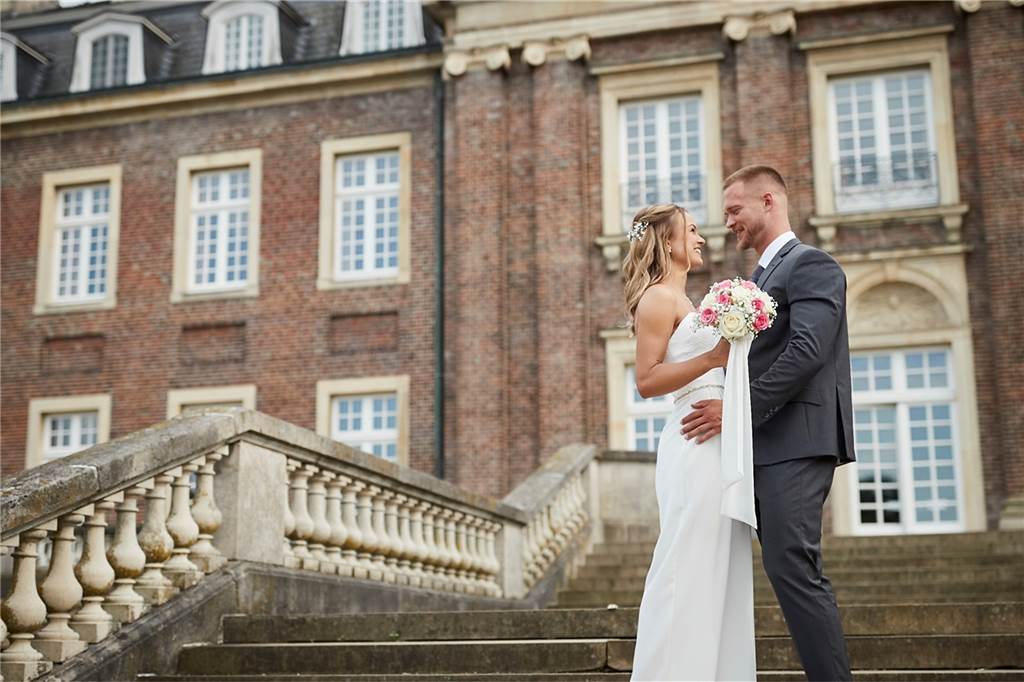 Im Juni vergangenen Jahres gaben sich unter anderem der ehemalige BVB-Fußballer Patrick Fritsch und seine Partnerin Valentina am Schloss das Ja-Wort. 
