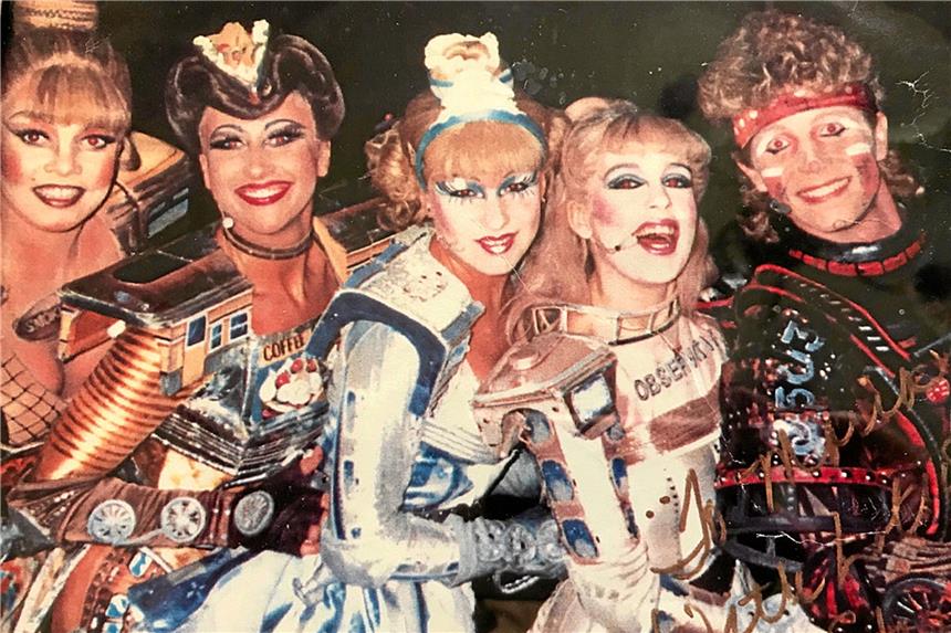 Neue Musical-Version feiert in Bochum Premiere Im Juni vor 30 Jahren feierte Maria Jane Hyde als Pearl (2. v. r.) Premiere.