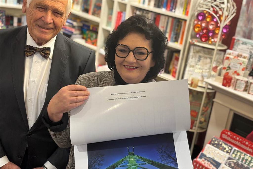 Im Kalender-Streit vertrat Rechtsanwalt Josef Schneiders Martina Tielker und Peter Hoffmann gegen die Abmahnung von Jan Bormann. Auf der Rückseite des Titelblatts brachten sie nachträglich einen Urheber-Vermerk des Kunstwerks Sonnenuhr an.