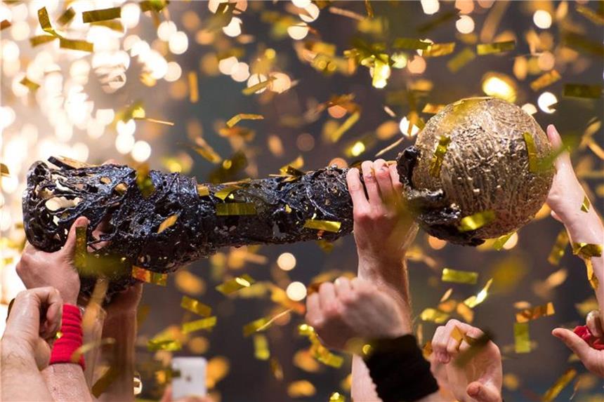 Bundesliga bleibt hart: 18 Teams und Limit in Königsklasse Im Kampf um den Handball-Champions-League-Pokal soll es künftig mehr Spiele geben. Foto: Marius Becker