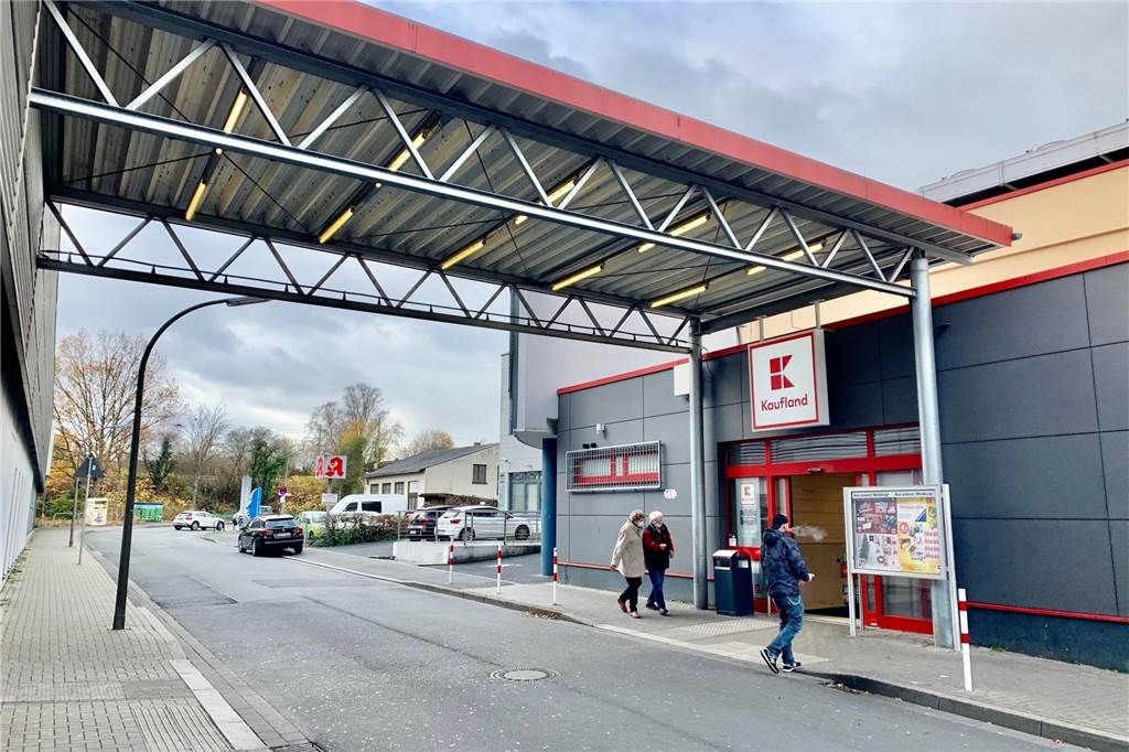 Wem beim Weihnachtsbummel die Blase drückt, der hat in diesem Ortskern ein großes Problem Im Kaufland ist aktuell die einzige öffentliche Toilette im Ortskern zu finden, die auch genutzt werden darf.