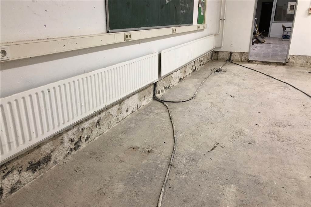 Schulküchen-Renovierung hat unerwarteten Nebeneffekt Im Keller der Schule befinden sich Klassen- und Fachräume, die vom Hochwasser im Sommer stark in Mitleidenschaft gezogen worden waren. Auch sie müssen renoviert werden