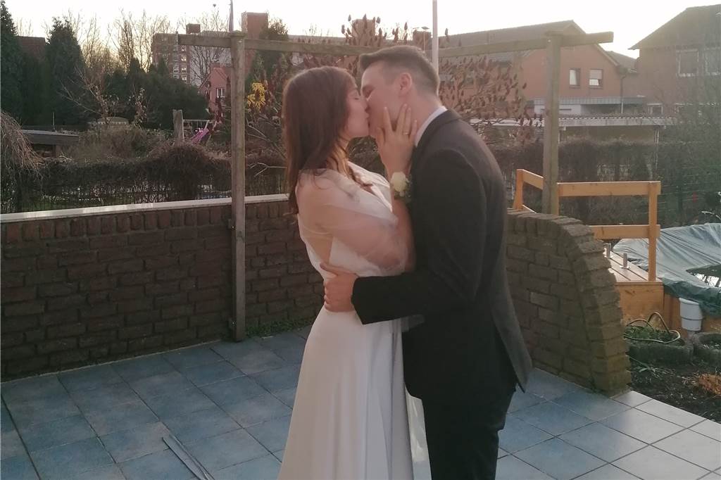 Sandro Brehorst (21) heiratet im Lockdown: „Es musste unbedingt 2020 passieren“ Im kleinsten Familienkreis haben Sandro und Nataly ihre Hochzeit in Werne privat gefeiert.