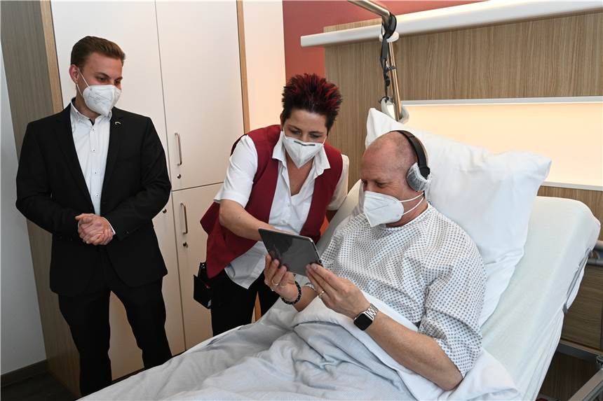 Dortmunder Krankenhaus umgeht Corona-Besuchsverbot mit Trick Im Knappschaftskrankenhaus können jetzt Angehörige besucht werden – mit einer digitalen Lösung.