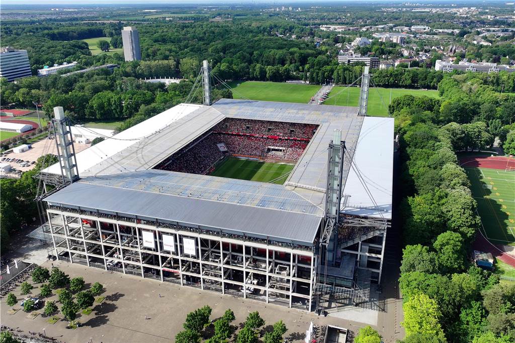 Spielorte der EM 2024: In diesen zehn Stadien wird gespielt Blick auf das RheinEnergieStadion in Köln, das bei der EM 2024 den Namen Köln Stadion trägt.