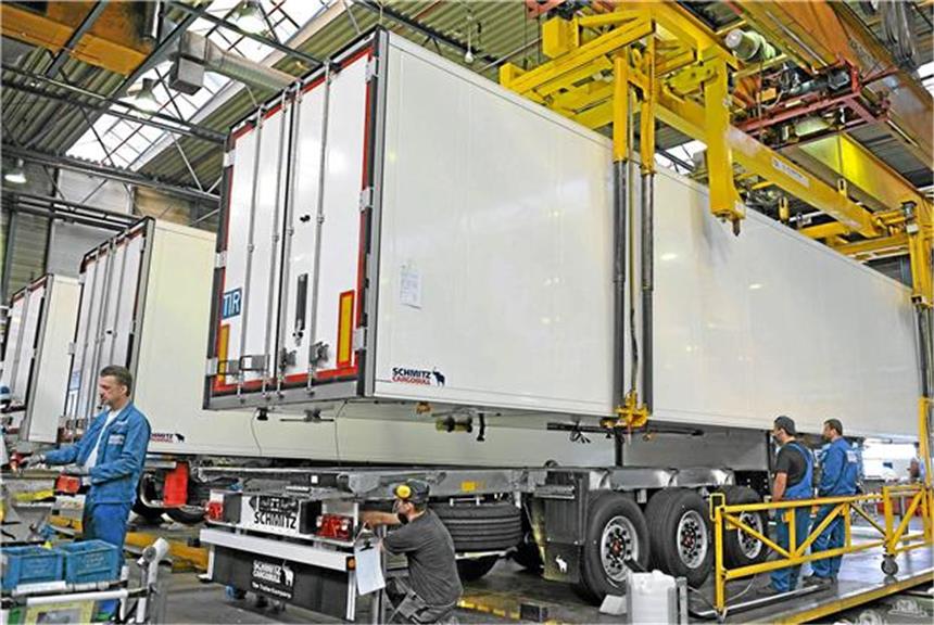 Schmitz Cargobull macht 1,6 Milliarden Umsatz Im Kompetenzwerk Vreden des Unternehmens Schmitz Cargobull werden temperierte Sattelkoffer hergestellt.