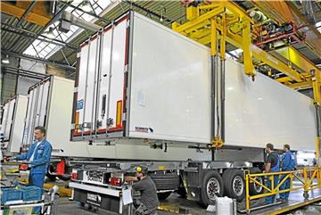 Im Kompetenzwerk Vreden des Unternehmens Schmitz Cargobull werden temperierte Sattelkoffer hergestellt.