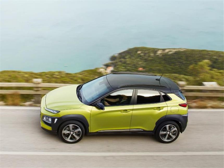 Hyundai Kona im Test: Stadt, Land, Strand Im Kona haben bei 2,60 Metern Radstand fünf Passagiere Platz. Zudem hat das SUV einen Kofferraum mit 361 Litern Fassungsvermögen. Foto: Hyundai/dpa