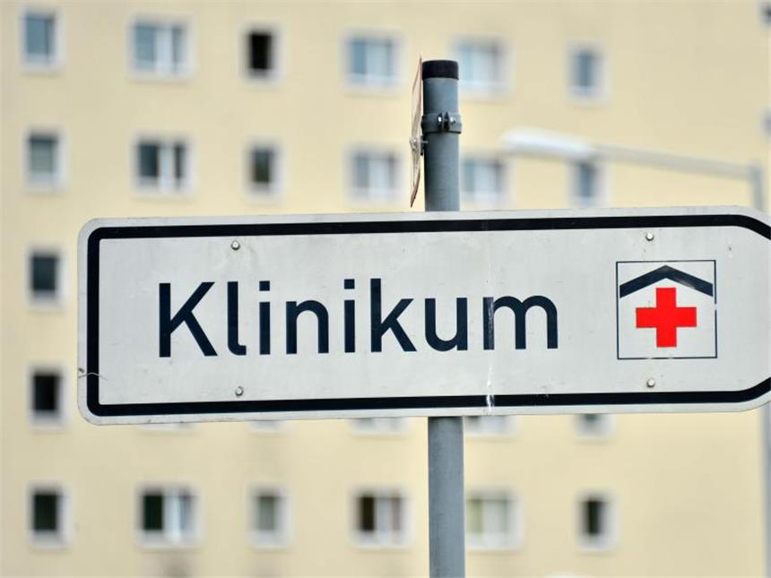 Hunderte Krankenhäuser vor dem wirtschaftlichen Aus Im Krankenhaus Rating Report untersuchen Experten die Ausstattung der Kliniken mit Mitteln für Investitionen. Foto: Martin Schutt