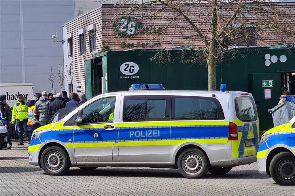 Mit Video: 80 Radler fahren mit Polizei-Eskorte bei 2G und Terhalle vor Im Kreis Borken wurden die Radler auf ihrer Tour von der Polizei eskortiert.