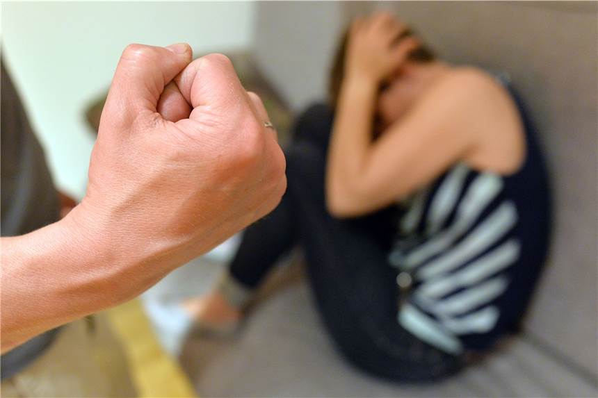 Opfer von Straftaten haben im Kreis Coesfeld eine Anlaufstelle Im Kreis Coesfeld ist die Zahl der Straftaten durch häusliche Gewalt von 2020 auf 2021 um 19 Prozent gesunken (Symbolfoto). Wer aber Opfer von Straftaten im Kreis Coesfeld geworden ist, hat eine Anlaufstelle.